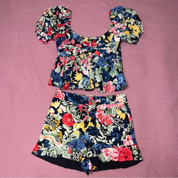 ZARA Trafaluc PRINTED DRAPED‎ TOP FLORAL CROPPED top size XS / shorts size S - Picture 4 of 10